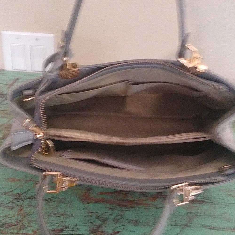 Glamorous by Glam grey leather handbag with gold hardware - Picture 4 of 9